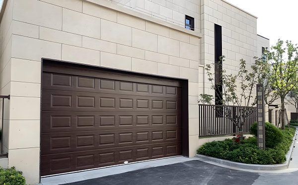 青松路街道车库门