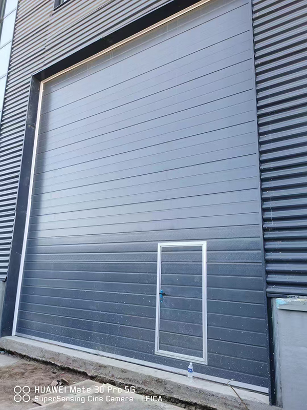 青松路街道车库门