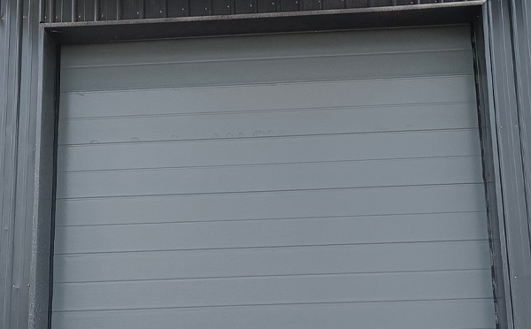 青松路街道车库门