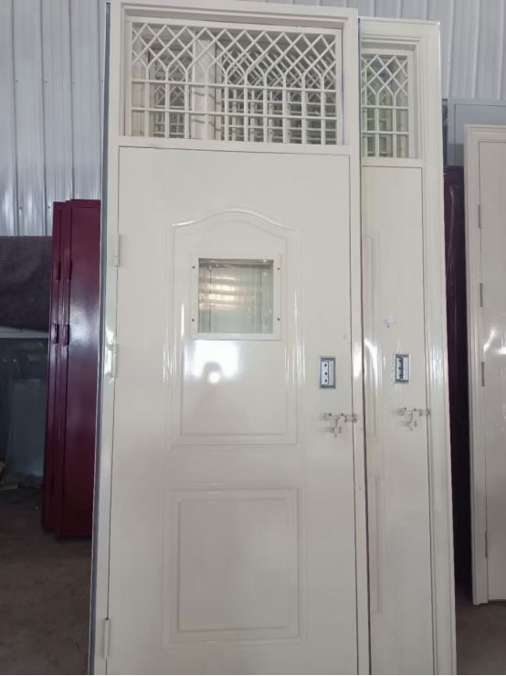 青松路街道学校教室门