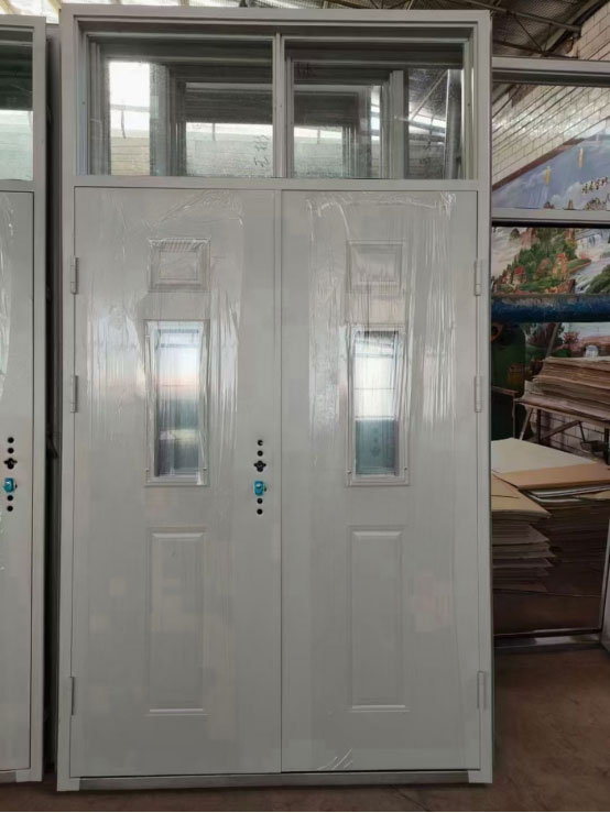 青松路街道学校教室门