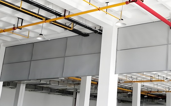 商场防烟分区常闭节点：青松路街道挡烟垂壁高度与控制器接线图解