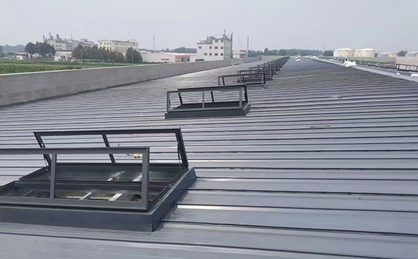 某中学室内体育馆青松路街道排烟窗改造项目