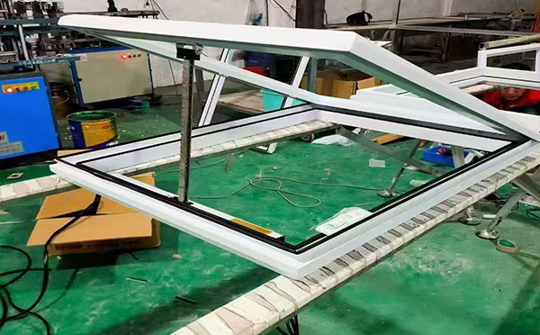 某地下车库出入口青松路街道排烟窗配置工程