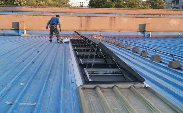 某区域性物流仓储中心青松路街道排烟窗系统安装项目