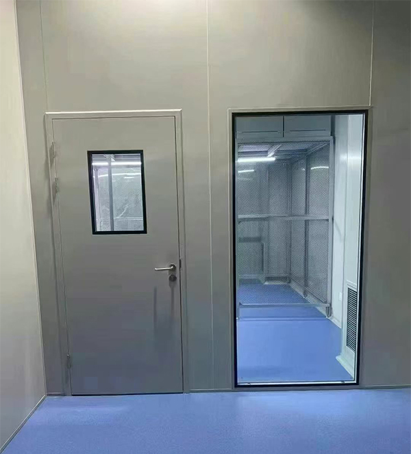 学校教学楼完成青松路街道防火门标准化安装 学校教学楼完成青松路街道防火门标准化安装