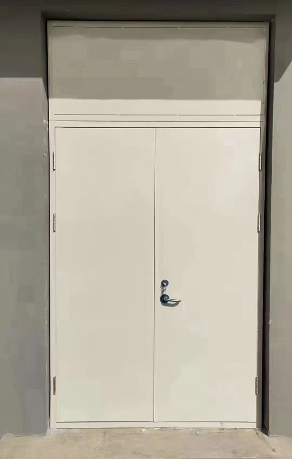 展览馆项目完成大跨度青松路街道防火门安装